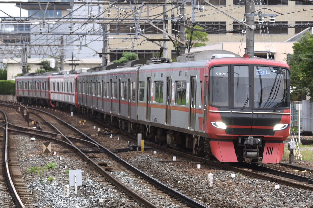 yodoexp2217's tweet photo. 792 3100系3112+3300系3304
778 9100系9110+3100系3103+9500系9508
746 6500系6516+6500系6513
760 6500系6511+6800系6836
朝は名鉄の朝ラッシュを撮影しに神宮前へ！フルカラーの6800系は初撮影！
6500系8連は迫力あるわ https://t.co/IN7ZqHcg58