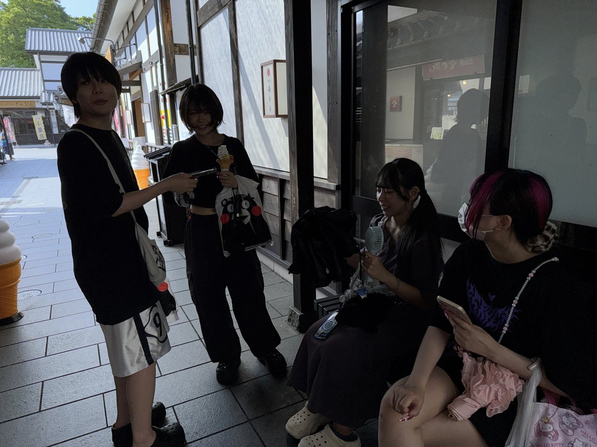 HaL_apnet's tweet photo. 昨日は熊本遠征ワチャチャのライブへお越しくださった皆様、ありがとうございました‼️

新規さんも沢山来てくださって大賑わいでした✨️

今日は沢山寝て、ワチャチャと熊本堪能しました☺️

大好き資さんうどんも食べれた❤️
オフショットはまたFCにあげます！
黒くなったワチャチャの写真だけ載せときますねw

東京に帰ります✈️
またすぐ九州来たいな〜