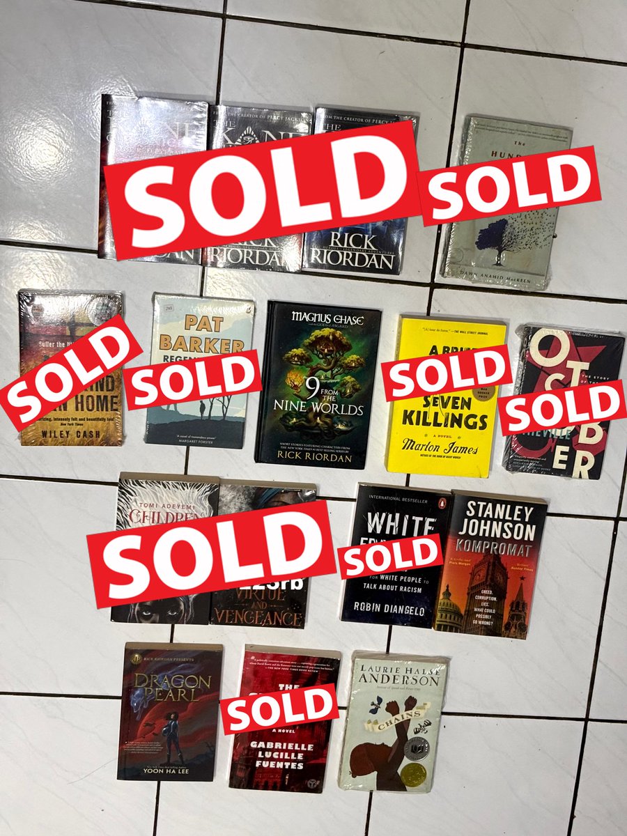 kaffeinned's tweet photo. haloo temantemann aku mau up lg wts buku buku ini yaa, original good conditions semuaa! harganya juga bebas silakan propose ajaa, karena aku perlu segera kosongin rak buku. gratis ongkir sepulau jawa yaah https://t.co/VViQNMuKLO