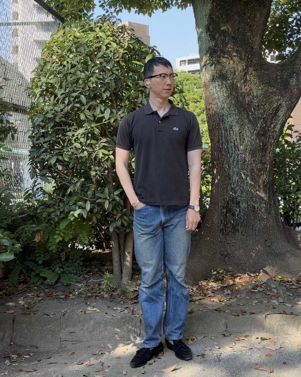 my_zng's tweet photo. ブラックのラコステを着用しました。
黒は殆ど着ないのですが、夏に明るい色が中心になってくるとたまに気分転換で着たりします。
足元もブラックスエードにして統一感を出しました。
#lacoste #levis #levis501 #timex #古着 https://t.co/CDWEmlL90M