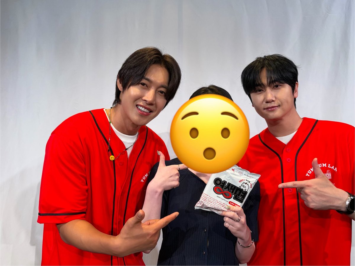 u_501ys's tweet photo. 너무한거 아냐?😂ㅋㅋ
なんでこんな寄っちゃったのよㅋㅋㅋ
ズームすればいいけどさ、、 https://t.co/Lq0EieSteQ