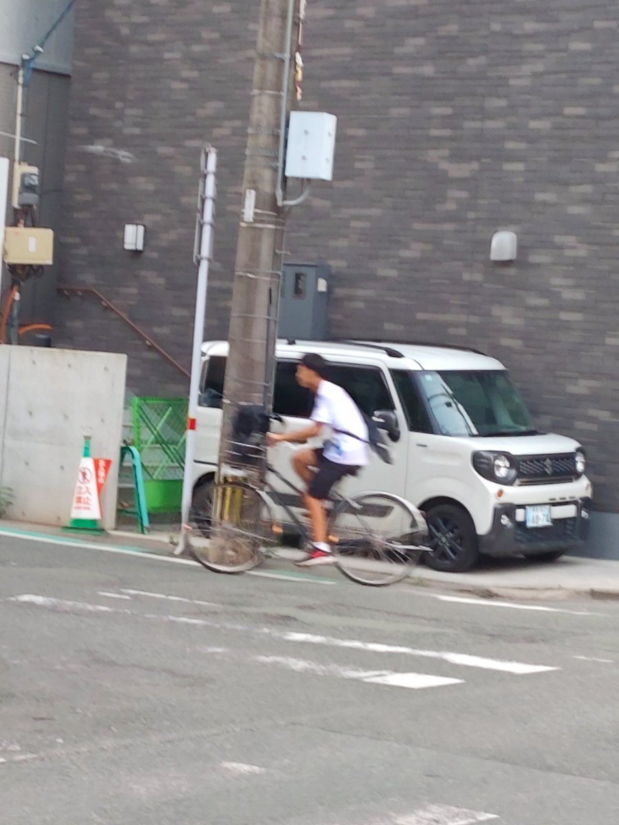 7Marvelous7's tweet photo. #国府
#高校生
#熊本
#熊本市
国府無双？
自転車運転むちゃくちゃ。
校則よりも、先に交通ルールやマナーを学んでほしい。 https://t.co/sMDkHghKj6