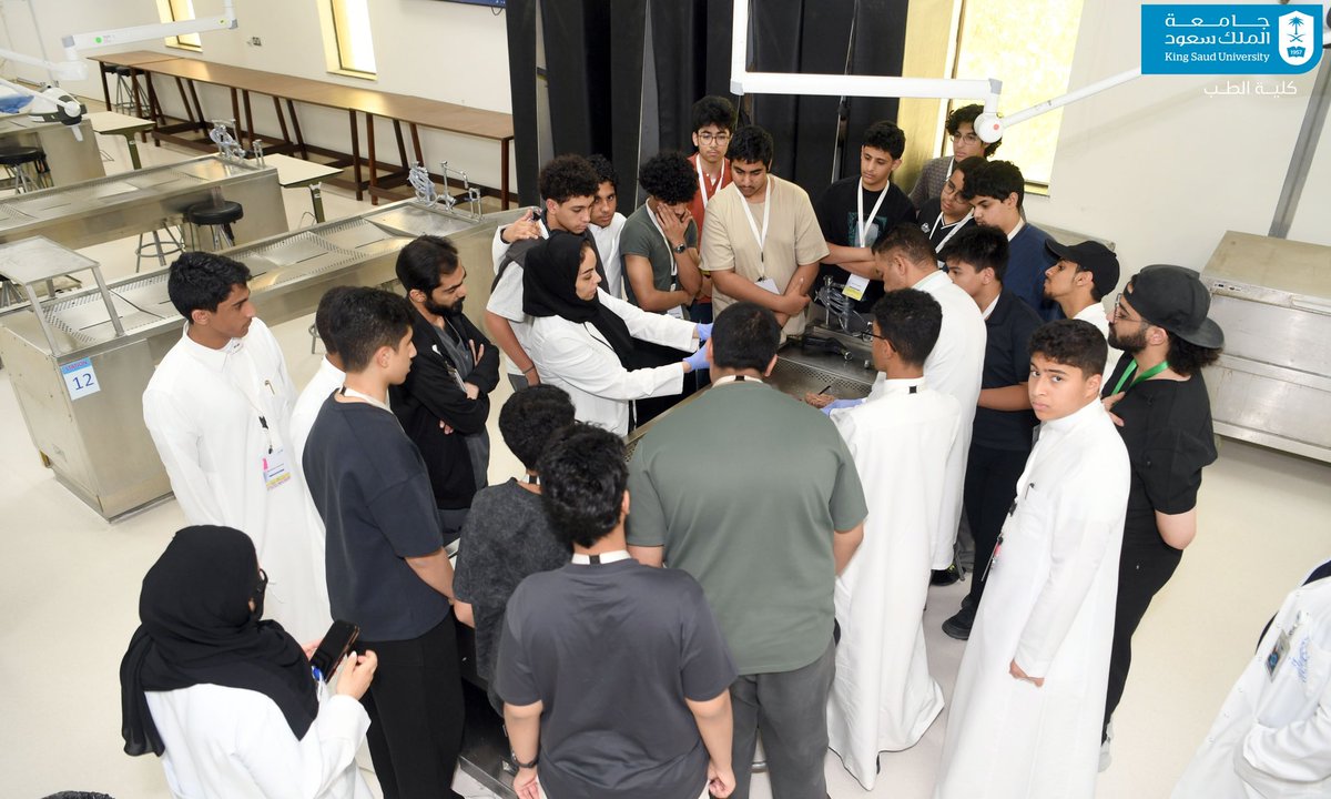 ksu_medicine's tweet photo. قسم التشريح في #كلية_الطب يستقبل طلبة مسار العلوم الطبية والجراحية المشاركين في #صيف_موهبة 
#جامعة_الملك_سعود 
https://t.co/Kep8dxEDzD https://t.co/SrcxwSoOzz
