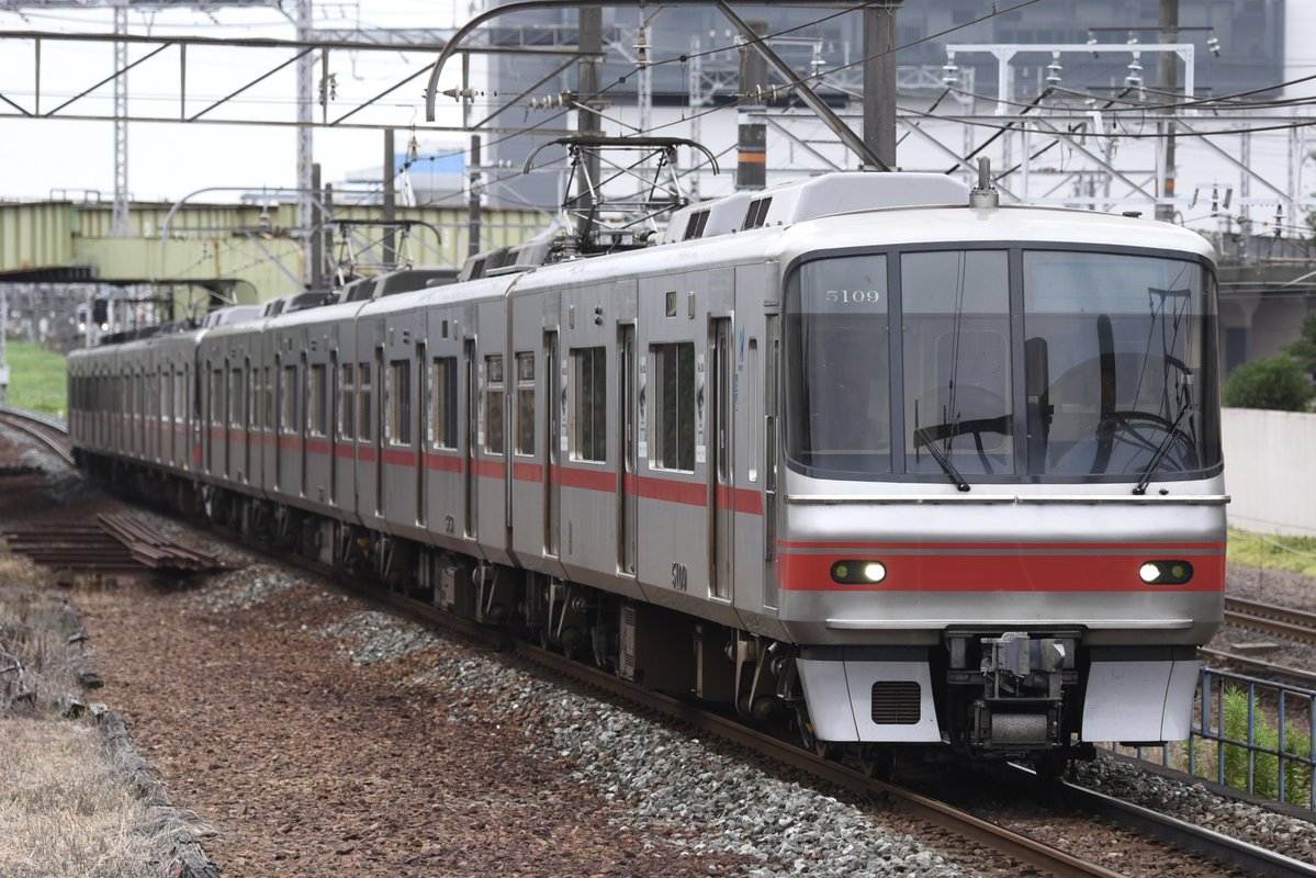 yodoexp2217's tweet photo. 276 1800系1806+1000系1014
843 5000系5009+5000系5010
87 3100系3111+2200系2209
873 9500系9509+9500系9511 https://t.co/Fj3wlns211