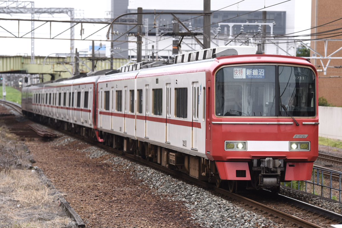 yodoexp2217's tweet photo. 276 1800系1806+1000系1014
843 5000系5009+5000系5010
87 3100系3111+2200系2209
873 9500系9509+9500系9511 https://t.co/Fj3wlns211