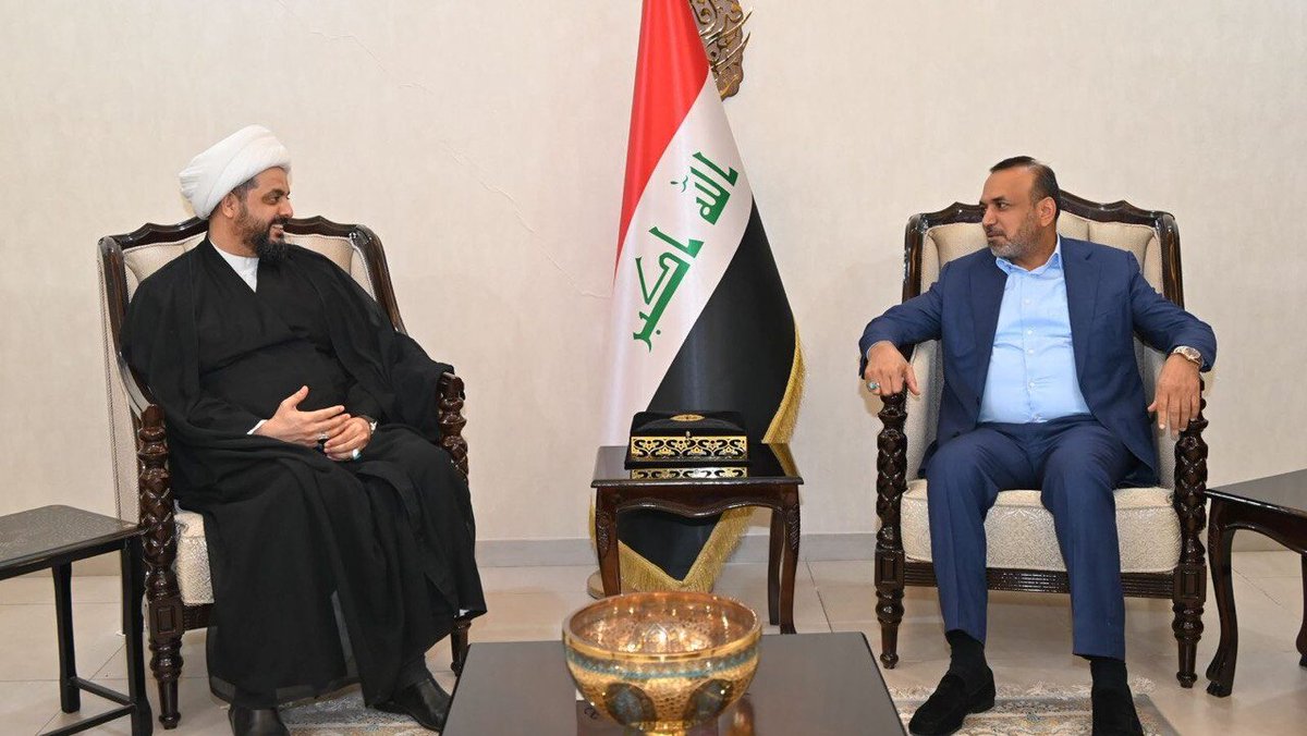thara3y's tweet photo. بعد خبر اعتقال أحمد الأسدي، الملفت هو السرعة التي بدأت بها محاولات الاستحواذ على وزارة العمل. إذا هذا حليفهم ورفيقهم، وما صبروا عليه ساعة، فشلون يطالبون الناس تثق بيهم بقيادة الدولة؟ الظاهر الولاءات مؤقتة... أما الوزارة فـ"خبزتها" دائمة.
#حركة_العصائب https://t.co/p9GyxpG0i2