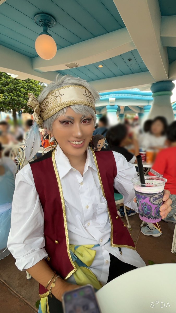 rvn_cos's tweet photo. 肩にジャミぬいを乗せて
ニコニコのカリム🦦

#Dハロツイステ
#Dハロ仮装2024 https://t.co/Yrs1bvCFBL
