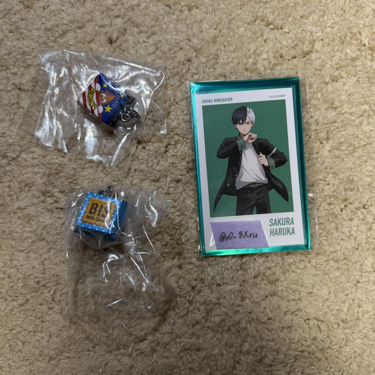 o0_8Xru's tweet photo. 【交換】
チロルチョコ めじるしアクセサリー

【譲】
アーモンド、ビス(ブルー)

【求】
ミルク

交換して下さる方を探しております。
検索からでもお気軽にお声かけお待ちしております。
よろしくお願い致します。 https://t.co/rvz9k2i8YE