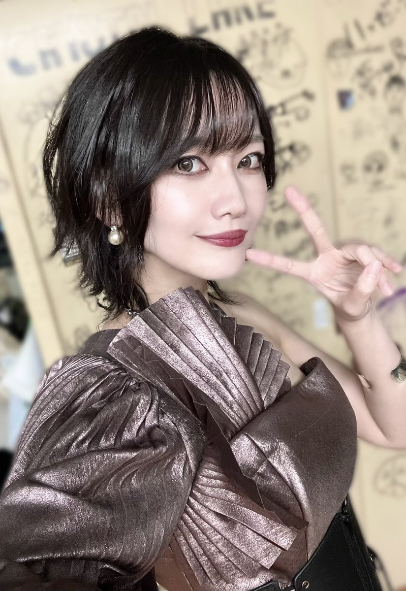 miko_0307's tweet photo. 昨日は静岡UMBER、ありがとうございました！UMBER15周年おめでとうございます🎉
私たちにとって思い入れの強い静岡で、もっと大きい��とができたら、、という野望が生まれてしまいました🔥
呼んでくれたモヒさん、更に面白いこと一緒にやりましょう！ありがとうございました✨

そして次回は来週23日に新宿にてthe FꓤAILとのツーマンライブ！O.A.にはexist†traceのコピーバンドsatomist†trace😎期待しかないでしょ。