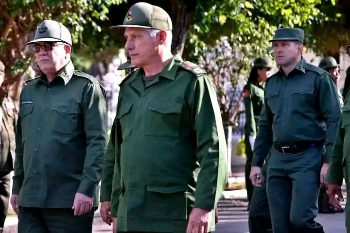RoqueMachin's tweet photo. #YoSigoAMiPresidente, jamás dejaremos de resistir, luchar y defender nuestra Revolución Socialista y su pueblo, venceremos.
#100AñosConFidel.
#VivaCubaLibre.
#LaPatriaSeDefiende. https://t.co/QArHQrqJFX