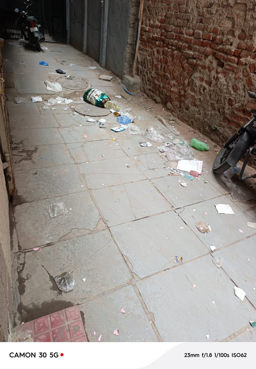 Quddus__'s tweet photo. once again today garbage came due to air. once sweeping is done kindly remove garbage. Too much garbage in our gully beside afreen palace function hall dabeerpura @GHMCOnline @aeeghmc149 @DC_Yakutpura @CommissionrGHMC daily sweeping problem.. They are not sweeping properly. https://t.co/K6LRsAjwBe