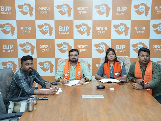 TheYadavPrince's tweet photo. आज @BJP4Gujarat के अनुसूचित जनजाति मोर्चा के अध्यक्ष श्री @Ganpatsinhv वसावा जी की अध्यक्षता मे 𝗗𝗶𝗴𝗶𝘁𝗮𝗹 𝗟𝗲𝗮𝗿𝗻𝗶𝗻𝗴 𝗣𝗹𝗮𝘁𝗳𝗼𝗿𝗺 (DLP) विषय पर एक महत्वपूर्ण ZOOM वीडियो कॉन्फ्रेंस आयोजित की गई।

बैठक में प्रौद्योगिकी के प्रभावी उपयोग के माध्यम से संगठन को अधिक गतिशील, सक्षम एवं डिजिटल रूप से सशक्त बनाने के विषय पर विस्तृत चर्चा एवं विचार-विमर्श किया गया।

इस वर्चुअल बैठक में अनुसूचित जनजाति मोर्चा के प्रदेश महामंत्रीगण, जनजातीय समाज से जुड़े सरकार के मंत्रीगण, जनजातीय आरक्षित विधानसभा क्षेत्रों के विधायकगण तथा जिला, महानगर एवं मंडल स्तर के अनुसूचित जनजाति मोर्चा के अध्यक्ष एवं महामंत्रीगण उत्साहपूर्वक जुड़े।

📍श्री कमलम्, गुजरात प्रदेश कार्यालय
