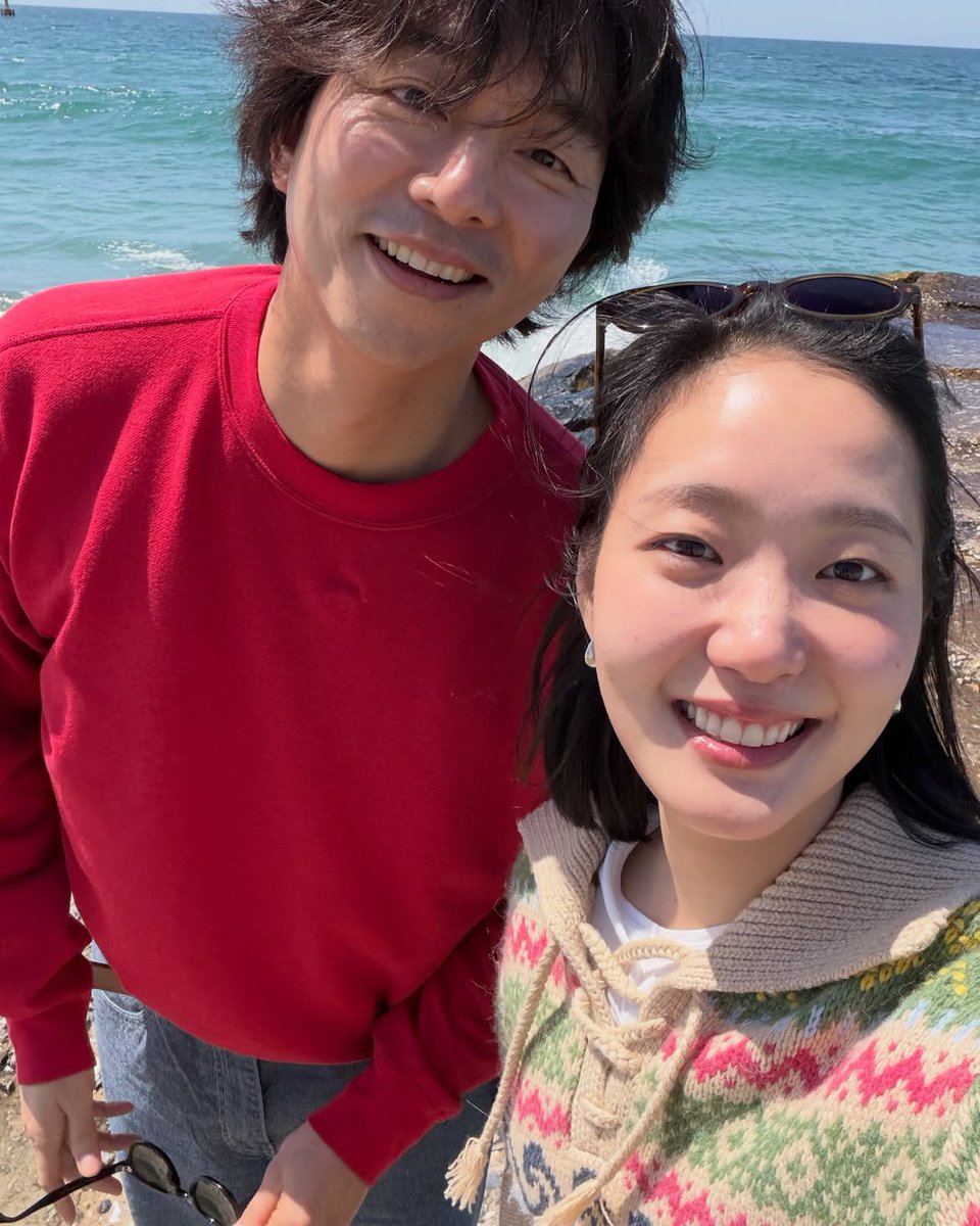 gmanews's tweet photo. GOBLIN CAST REUNION 🥹✨
 
Kim Go-eun shared reunion photos online with Gong Yoo, Lee Dong-wook and Yoo In-na as the cast returned to iconic "Goblin" filming locations to mark the 10th anniversary of the hit K-drama. 

Courtesy: @ggonekim/Instagram https://t.co/PrmaoNj5nv