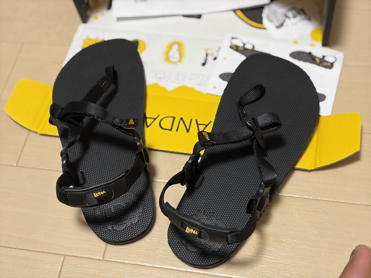 codama999's tweet photo. と言うわけで?笑
走れないのに
山用のニューぎあー購入ですっ😌✨
#LUNASANDALS https://t.co/yphjNJxZIa