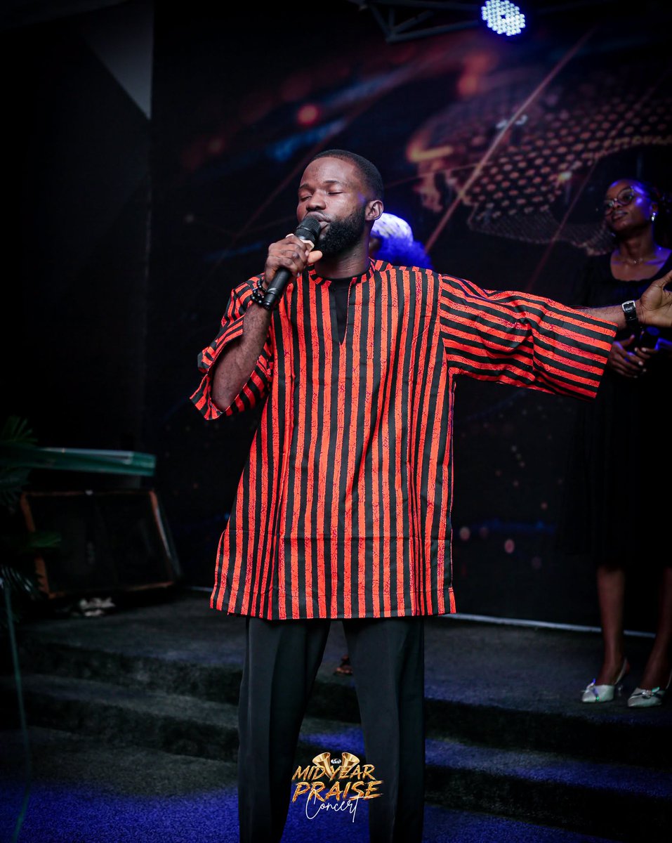dlem_global's tweet photo. Composure is not a good posture when it comes to praising in God's presence.
Minister Sateazy brought a unique expression of praise through Gospel Fuji, filling the atmosphere with joy at the  Mid-Year Praise Concert
#dlemglobal #MidYearPraise #highlight #joy #viral https://t.co/XRPTiWE4uC