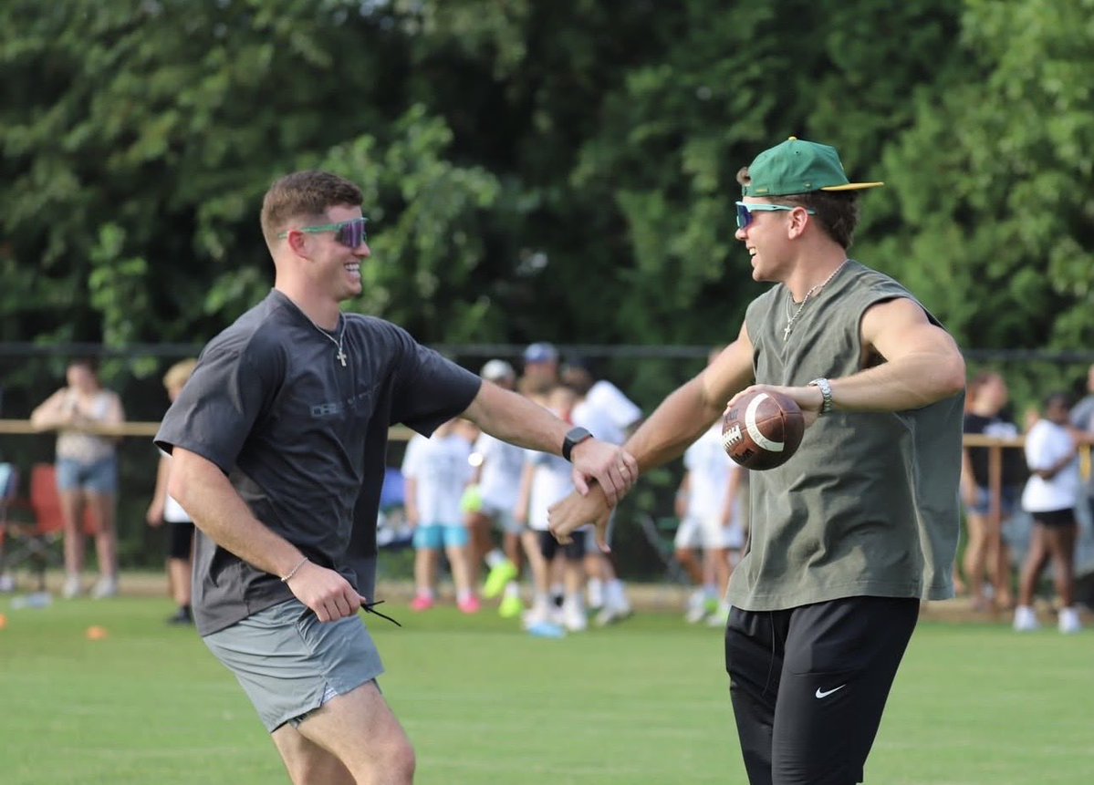 CooperDeJawn3's tweet photo. Reed Blankenship 🤝 Cooper DeJean. The Exciting Whites reunion was exactly what Eagles fans needed this past weekend in Bear, Delaware at their youth football camp 🦅 https://t.co/IAwApXzSLl