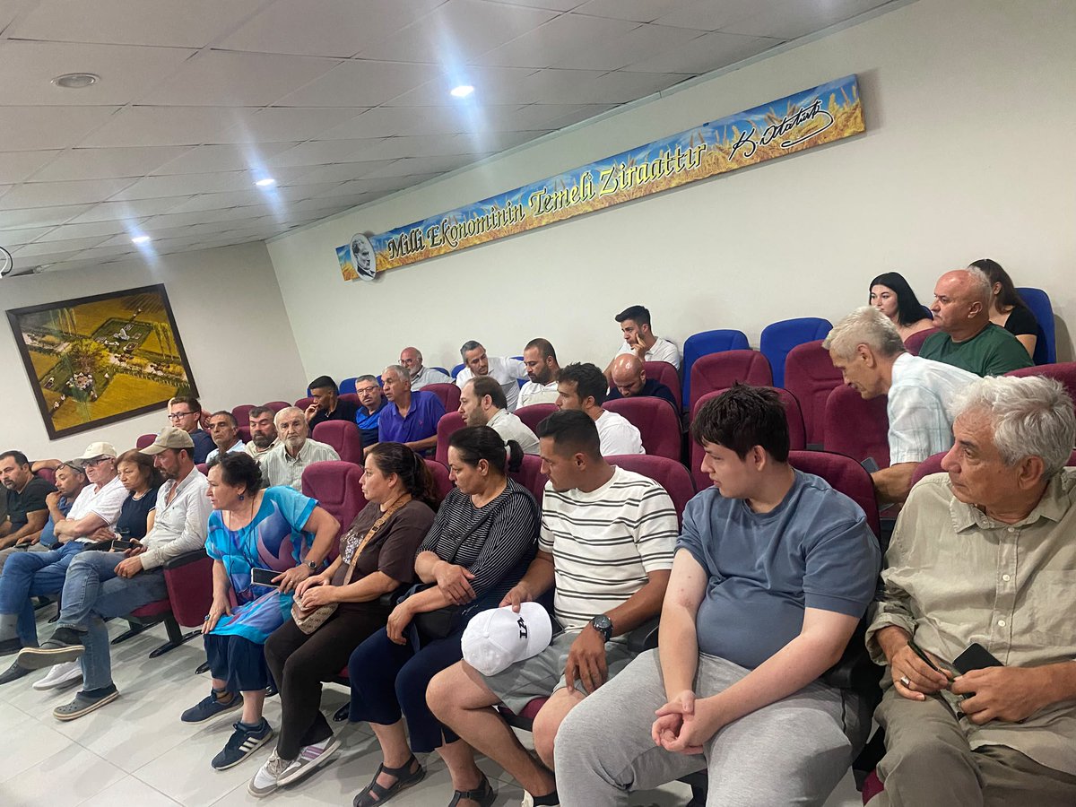 tkdkizmir's tweet photo. TKDK İzmir İrtibat Ofisi ve Manisa İK Uzmanlarımız bu kez Menemen'deydi. IPARD hakkında çiftçilerimize, girişimcilerimize ve gençlerimize yönelik bir  sunum gerçekleştirdik.
Menemen İlçe Tarım ve Orman Müdürü Sn. Fatih ÇİÇEK'e ve tüm katılımcılara teşekkürlerimizi sunarız. https://t.co/XHbuKFyLa4