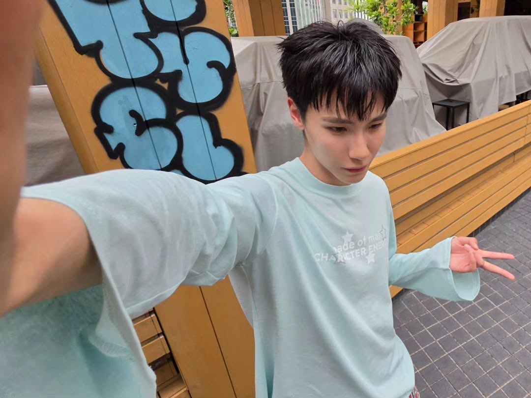 Just_forJu's tweet photo. Markji’s favorite color https://t.co/FljsD407ti