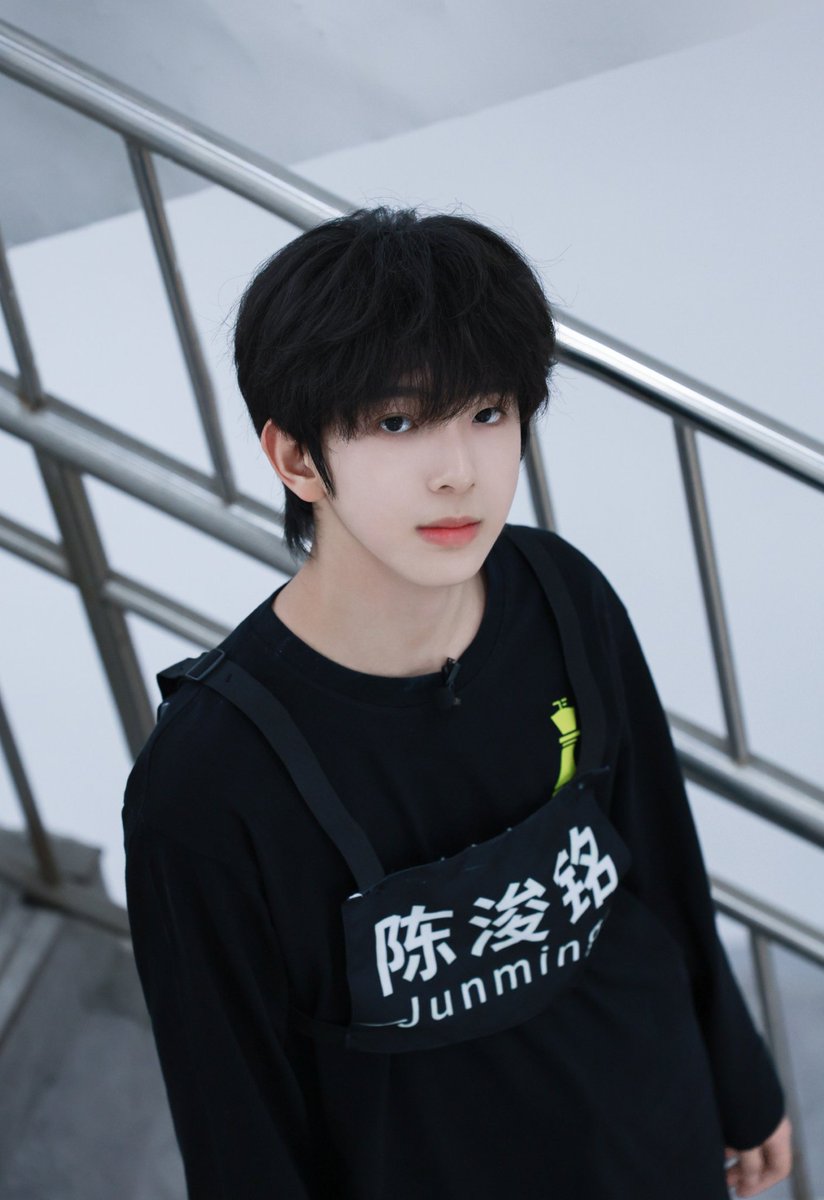 CHENJUNMINGTH_'s tweet photo. ᢦᢦ TF家族 𝖶𝖾𝗂𝖻𝗈 𝖴𝗉𝖽𝖺𝗍𝖾 🍎👀
ᢦᢦ 2026.07.13
《突围II破局》 EP03 | Behind the Scenes
⟢ ภาพเบื้องหลังเดี่ยว EP03 มาแล้ว 📸
🖇️ ᯓ https://t.co/Xoe7asYE2d
#陈浚铭 #ChenJunming #เฉินจวิ้นหมิง
#TF家族 #TFFAMILY #TeenSpiritSpotlight2Checkmate https://t.co/b5KXDUyM9j