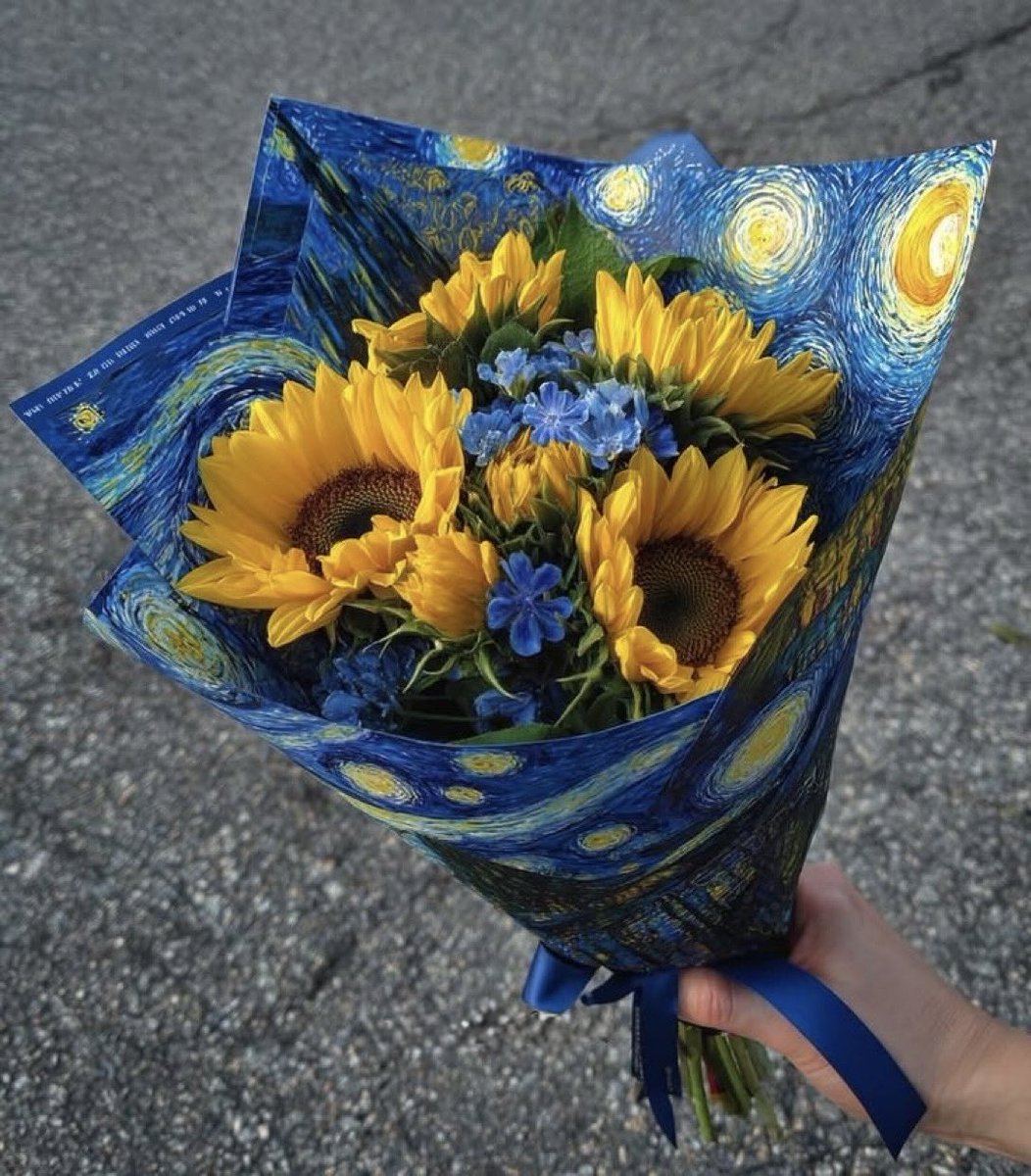 sunflowerchives's tweet photo. Is this bouquet pretty? https://t.co/8K9YVCpke6