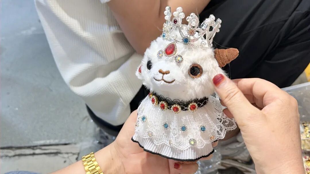Tudou230140's tweet photo. 新疆的小羊有没有被萌到
Aren’t the little lambs in Xinjiang just adorable？ https://t.co/ZFer96PLo0