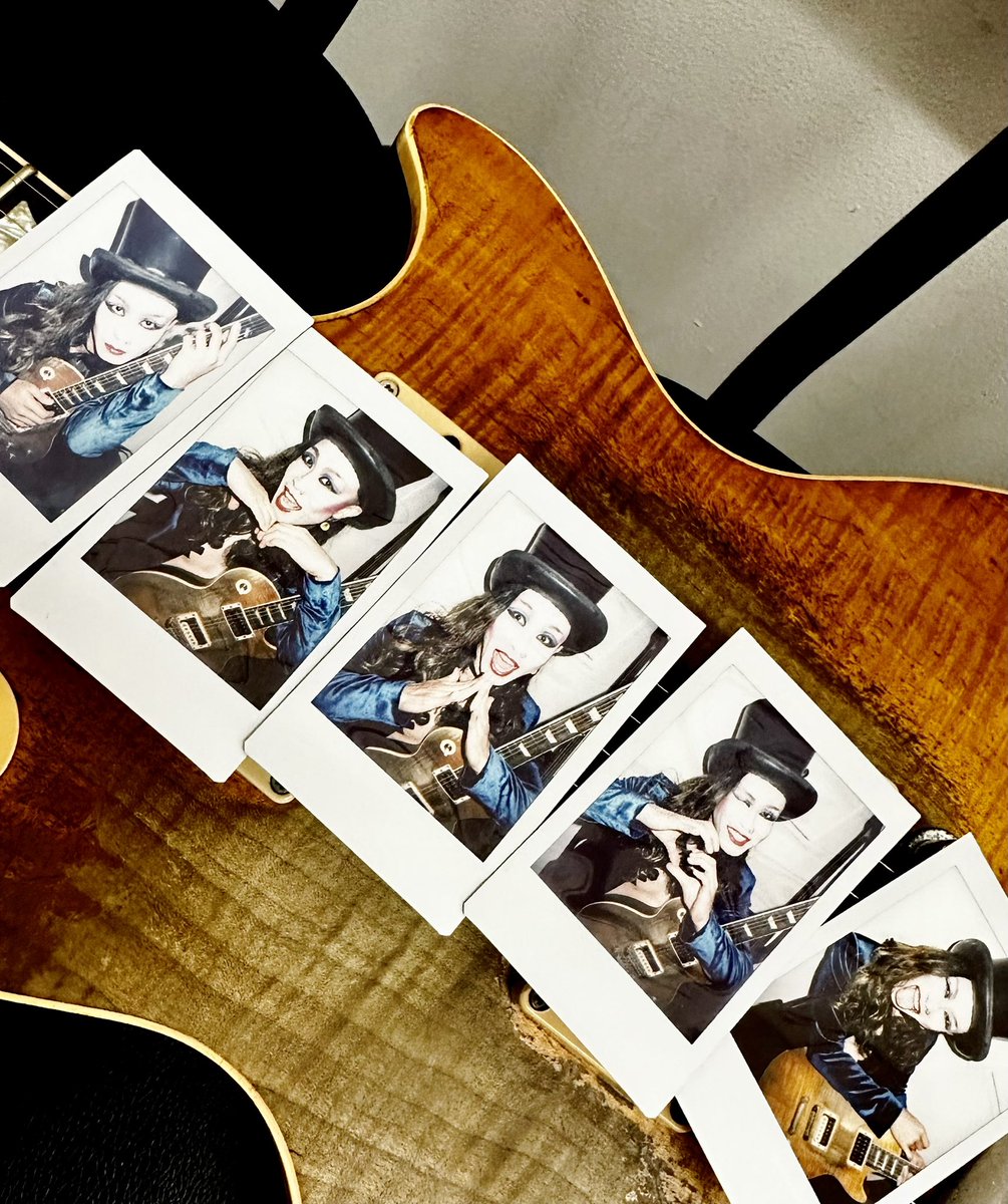 Initial_L_sabo's tweet photo. MAG ROCK フェスのチェキ通販開始しま〜す🎈

『M』『A』『G』を引き当てMAGを完成させよう☺︎

https://t.co/Tgj4mPaBVr
こちらから💁‍♀️

それと受注のTシャツ締切り忘れてたので
明日のお昼くらいまで受付してま〜す
https://t.co/aAw2aJe9XS https://t.co/NIzlC8xRhb