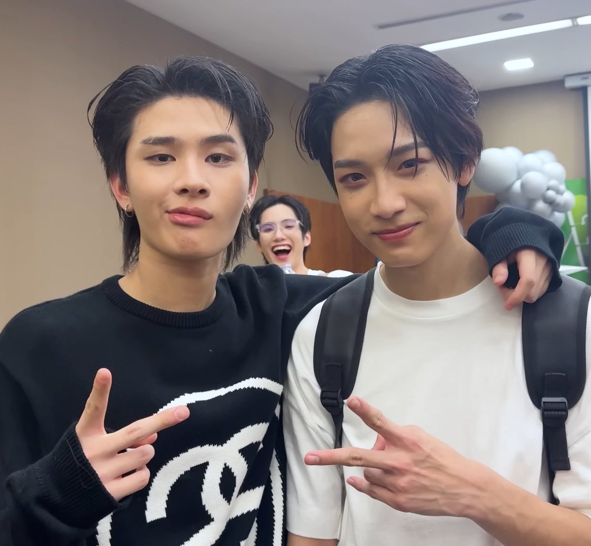lulooyayaa's tweet photo. ไหล่นี้มีเจ้าของแล้วนะครับ บอกไว้ก่อน https://t.co/uDVnzweggV