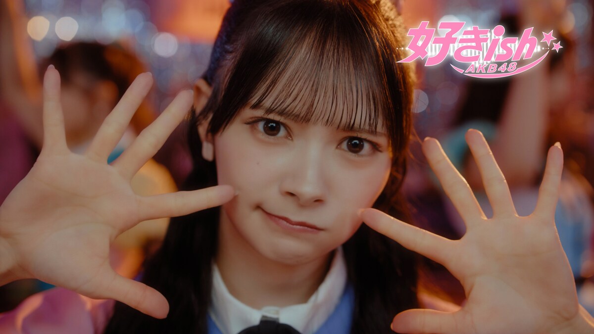 natalie_mu's tweet photo. AKB48伊藤百花の脳内でメンバーが恋の作戦会議、新曲「好きish」ミュージックビデオ公開💗
https://t.co/nOv0ejO7FI

🩷「AKB48のことも“好きish”を通り越して“大好き”にさせたいです！」

#AKB48 #AKBが好きish https://t.co/bIoVNIe5hg