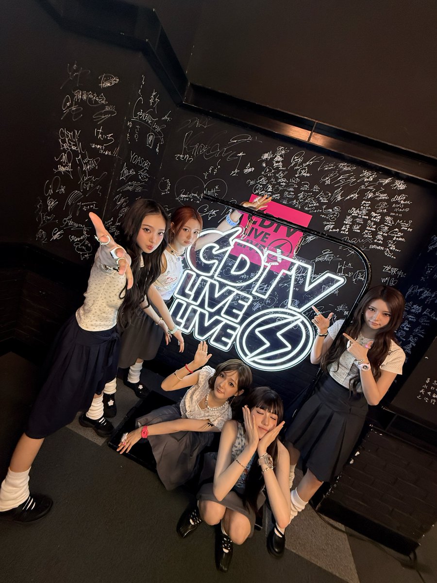 We_KiiiKiii_JP's tweet photo. [📸]
260713 #CDTVライブライブ

ご覧いただきありがとうございました💿🖤
「404 (New Era)」フルサイズ初披露🪽
楽しんで頂けましたか？✨
TiiiKiiiの皆さん、感想を送ってください💌

#KiiiKiii #키키 #キキ
#404_NewEra #KiiiKiii_404_NewEra
#CDTV
@TBSCDTV https://t.co/dNOLuwAvVK