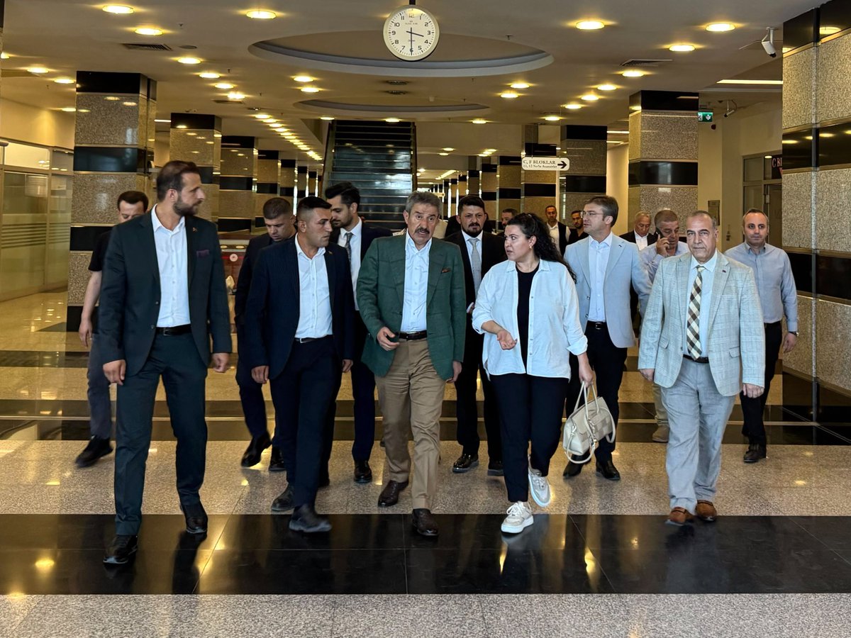 TatarArslan's tweet photo. Haftaya Gazi Meclisimizde kıymetli hemşehrilerimizle bir araya gelerek başladık.

Şırnak’ımızın ihtiyaçlarını, beklentilerini ve ortak hedeflerimizi istişare ettik. Bizim siyaset anlayışımızın merkezinde daima milletimiz, yol haritamızda ise Şırnak’ımızın kalkınması ve hemşehrilerimizin duası vardır.

Nazik ziyaretleri için tüm hemşehrilerime teşekkür ediyor, birlik ve beraberlik içinde Şırnak’ımız için çalışmaya kararlılıkla devam ediyoruz. 

@RTErdogan @Akparti @abuyukgumus