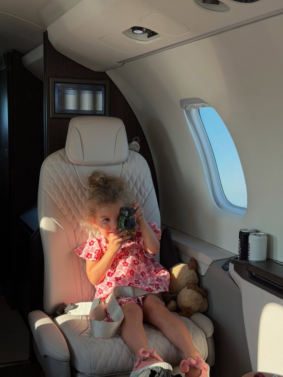 lanlandedd's tweet photo. athena using landos cameras 🥹 https://t.co/r3SLeVng9d