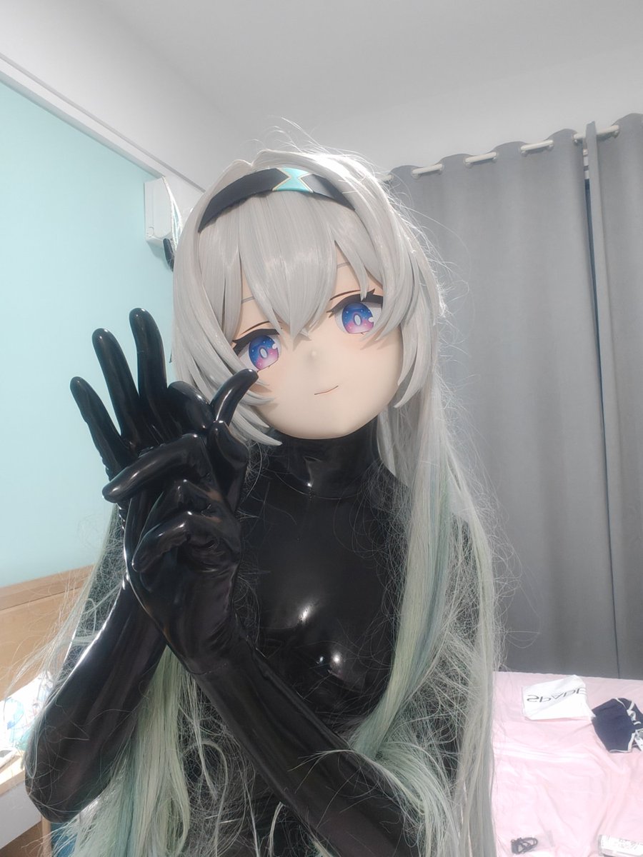hachimi641's tweet photo. ？！胶胶？！
#kigurumi #latex #firefly https://t.co/b0hj7mnky2