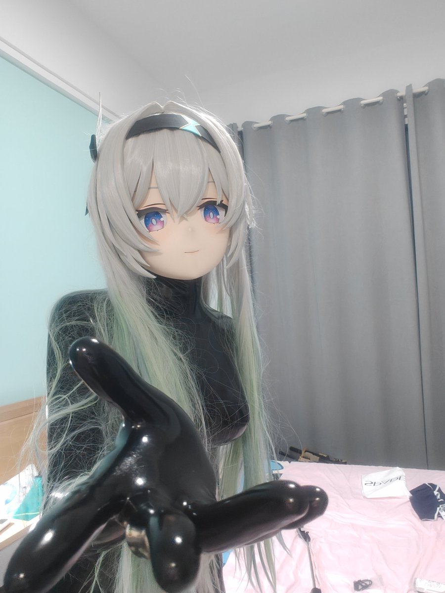 hachimi641's tweet photo. ？！胶胶？！
#kigurumi #latex #firefly https://t.co/b0hj7mnky2