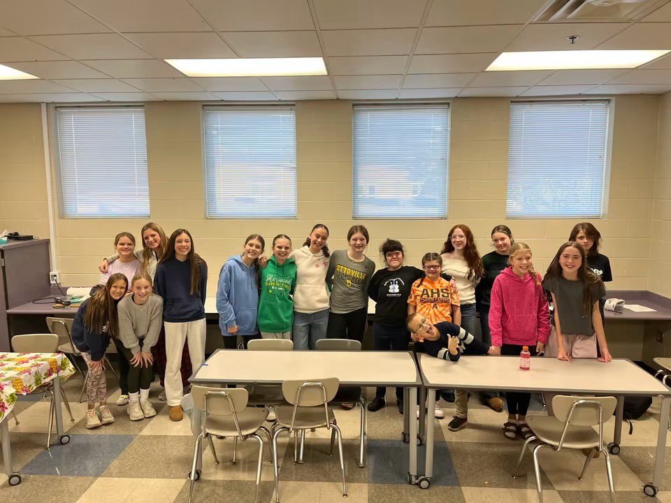 fhfeorg's tweet photo. Did you know the Forest Hills Foundation supports Nagel's After School Clubs? These clubs are more than just activities. They give students space to explore who they are and who they want to become. 

Some clubs: Magnified Giving (learning about philanthropy), Robotics Club, 🧵 https://t.co/3T8k78qcuR