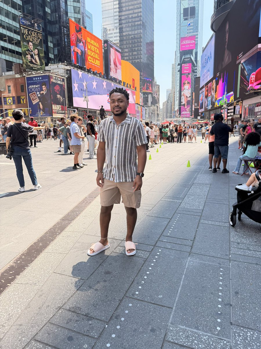 __yeahhkell__'s tweet photo. 🗽🗽🗽 https://t.co/gwWr75jhA2