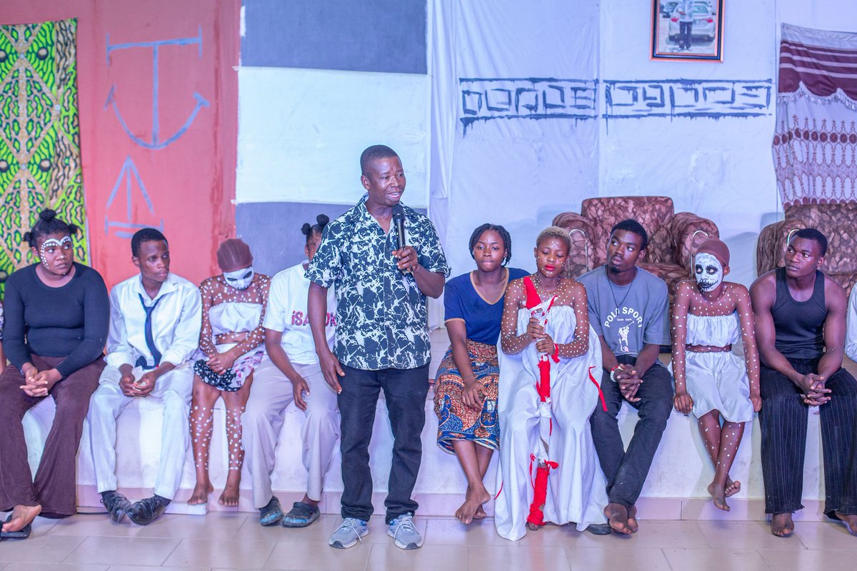 mcdrama_'s tweet photo. Picture content from Isadok written by Uwemedimo Atakpo a stage play directed by Asukwo Etuk and assisted by Charles Barcklayz for the just concluded PhD practical examination. Yours truly was part of the actors.
#StagePlay https://t.co/GuFU9iyiav