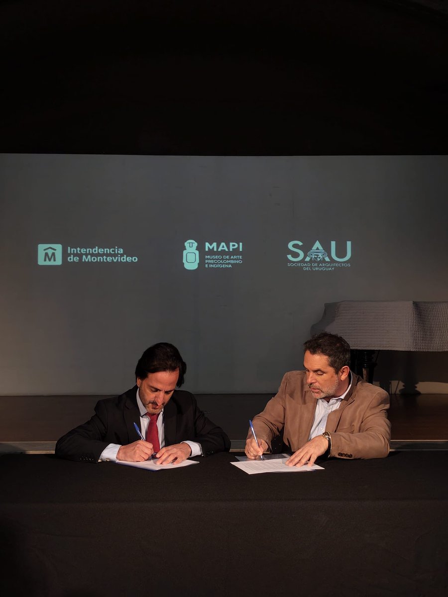 MuseoMAPI's tweet photo. El Director del MAPI, Facundo de Almeida y el Presidente de la SAU (Sociedad de Arquitectos del Uruguay), Arq. Alberto Leira, suscribieron un Convenio Marco de Cooperación con el objetivo de promover acciones conjuntas en las áreas de arquitectura y patrimonio. https://t.co/kY6oUyJYAX