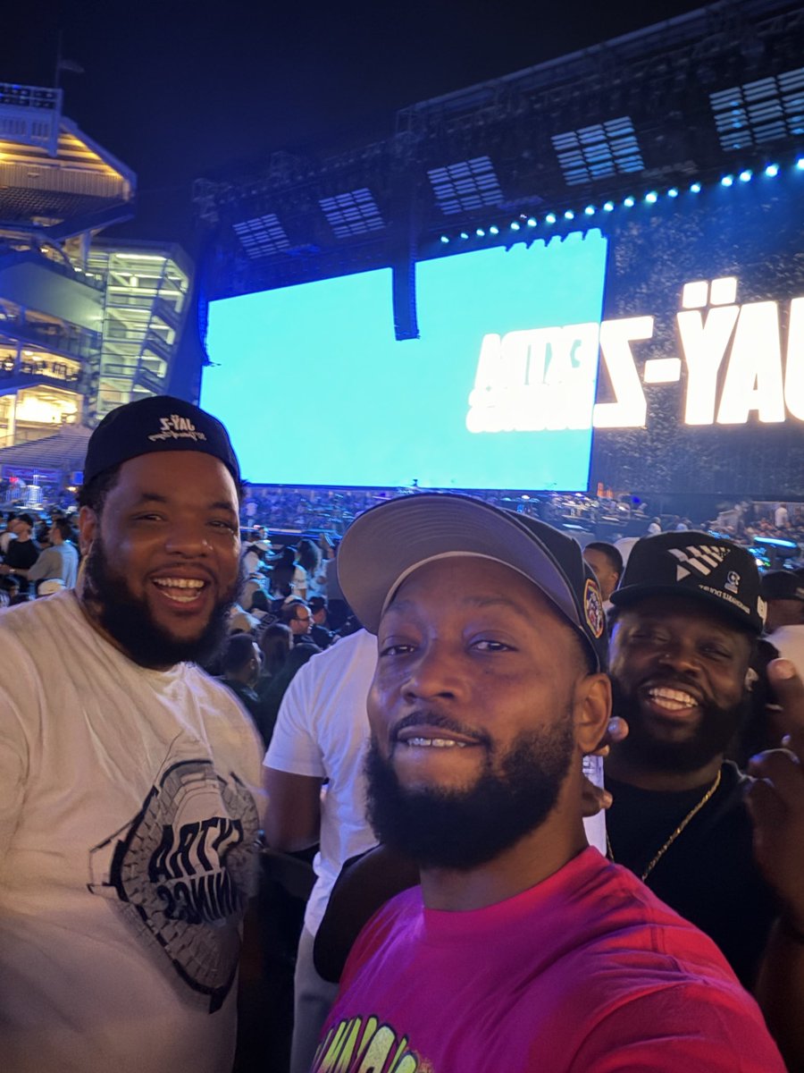 Skiptv's tweet photo. How we got floor seats for free for the last HOV concert I can’t say but just know bk dnt play https://t.co/5LkAi1XPTa