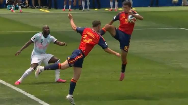 FulbitoFull's tweet photo. @_Floper NEGREIRA ES HINCHA DE LA SELECCION ESPAÑOLA ? https://t.co/0fre6NkUi9