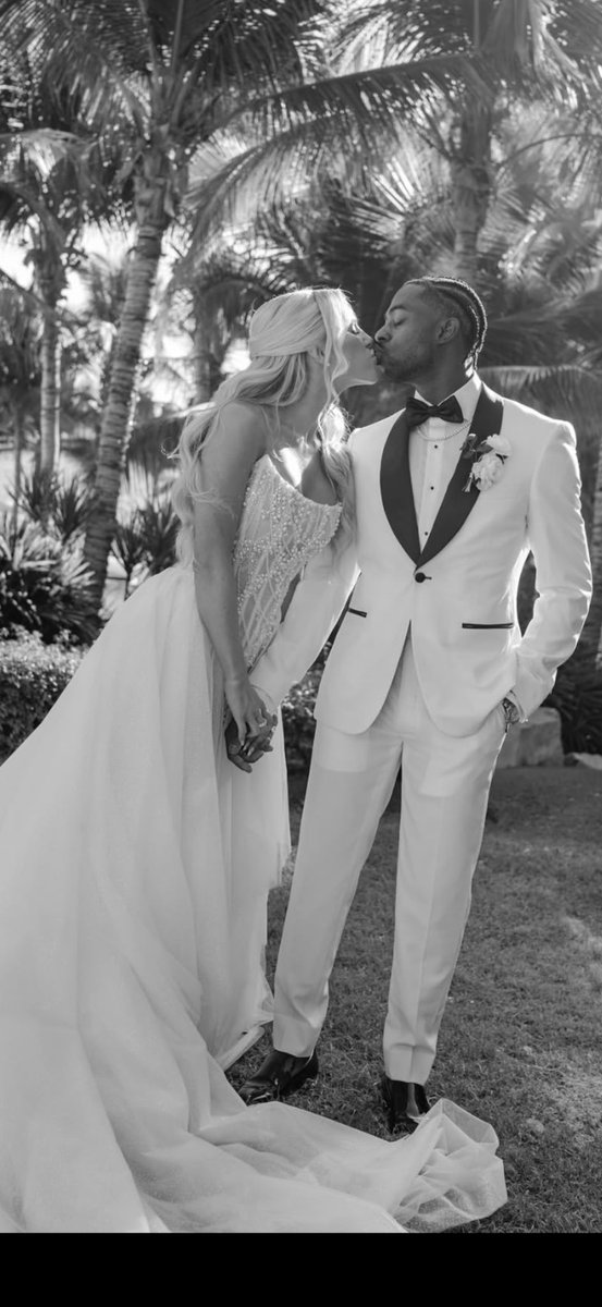 sysbm84's tweet photo. Picture perfect wedding day for this Milkman in California 

👨🏾 👱🏼‍♀️ 💍 

#SYSBM⚔️ https://t.co/cP2q9D3FqL