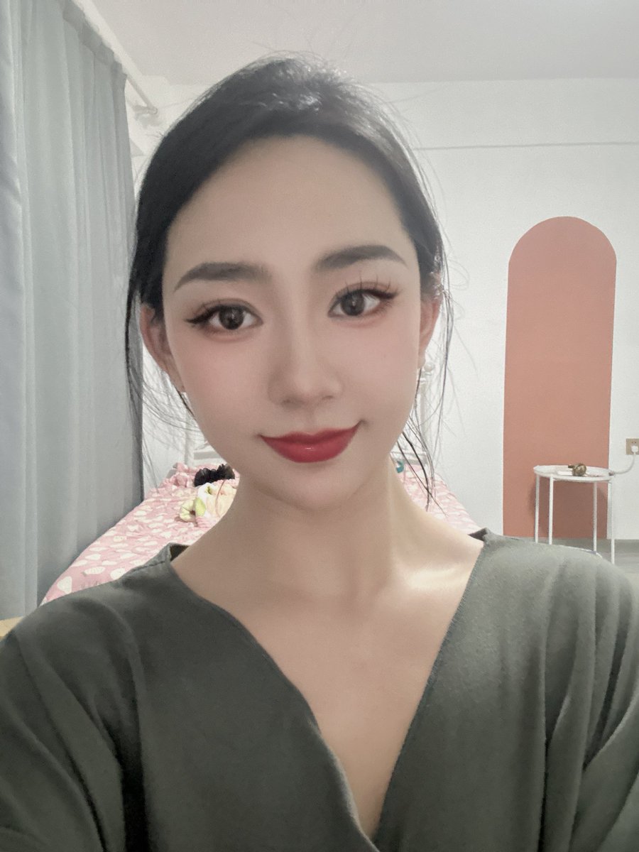 Angxnfa's tweet photo. 新人报道😜，本号只分享老婆在日常生活中的点点滴滴，希望大家多多支持呀😘 https://t.co/wI1h1TYCiJ