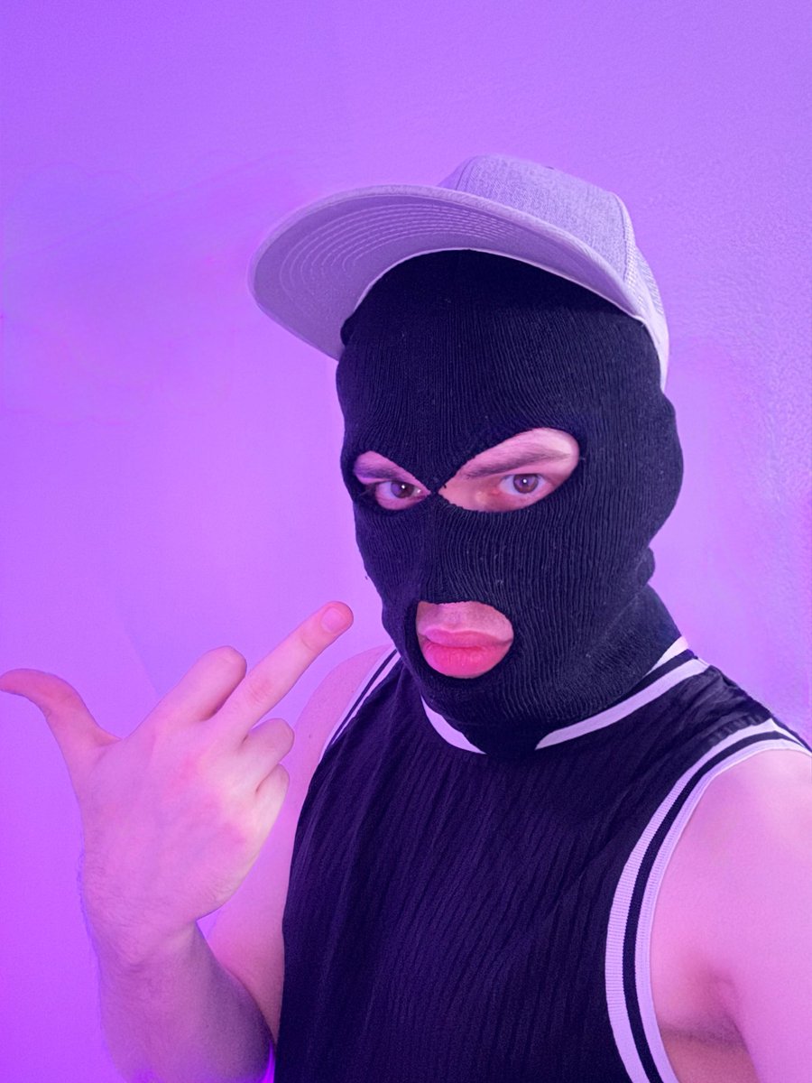 leaxboyy's tweet photo. Dein neuer Meister ist da. Auf die Knie, du Hund! #dom #master #sub #slave https://t.co/nFz1jdiEic