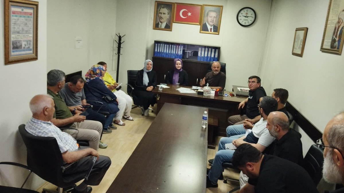 gulaayyy's tweet photo. 📍Fevzi Çakmak Mahallemizde, Mahalle Başkanımız Murat Yulafcı'nın başkanlığında olağan haftalık mahalle toplantımızı gerçekleştirdik.
Mahallemizin ihtiyaçlarını, vatandaşlarımızın taleplerini ve önümüzdeki dönem çalışmalarımızı istişare ederek değerlendirmelerde bulunduk. 

Birlik ve beraberlik içinde mahallemiz için çalışmaya, hemşehrilerimize hizmet etmeye devam edeceğiz.
Rabbim birlik ve beraberliğimizi daim eylesin...