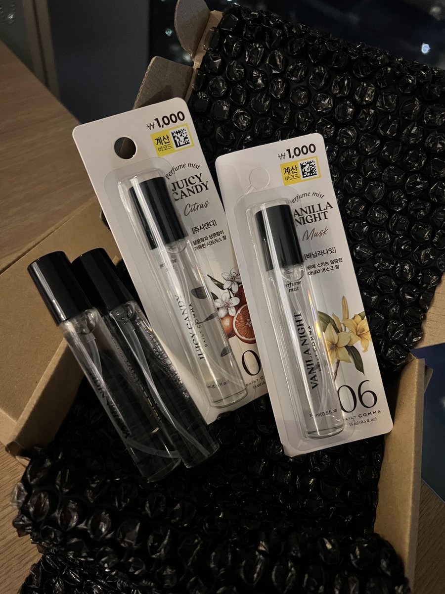 chiehauls's tweet photo. daiso kr perfume under feta finally arrived~

thank you @hancheollierng for a smooth transaction! ‘til next time #piabiyaya <3 https://t.co/cv1GnuOrOj