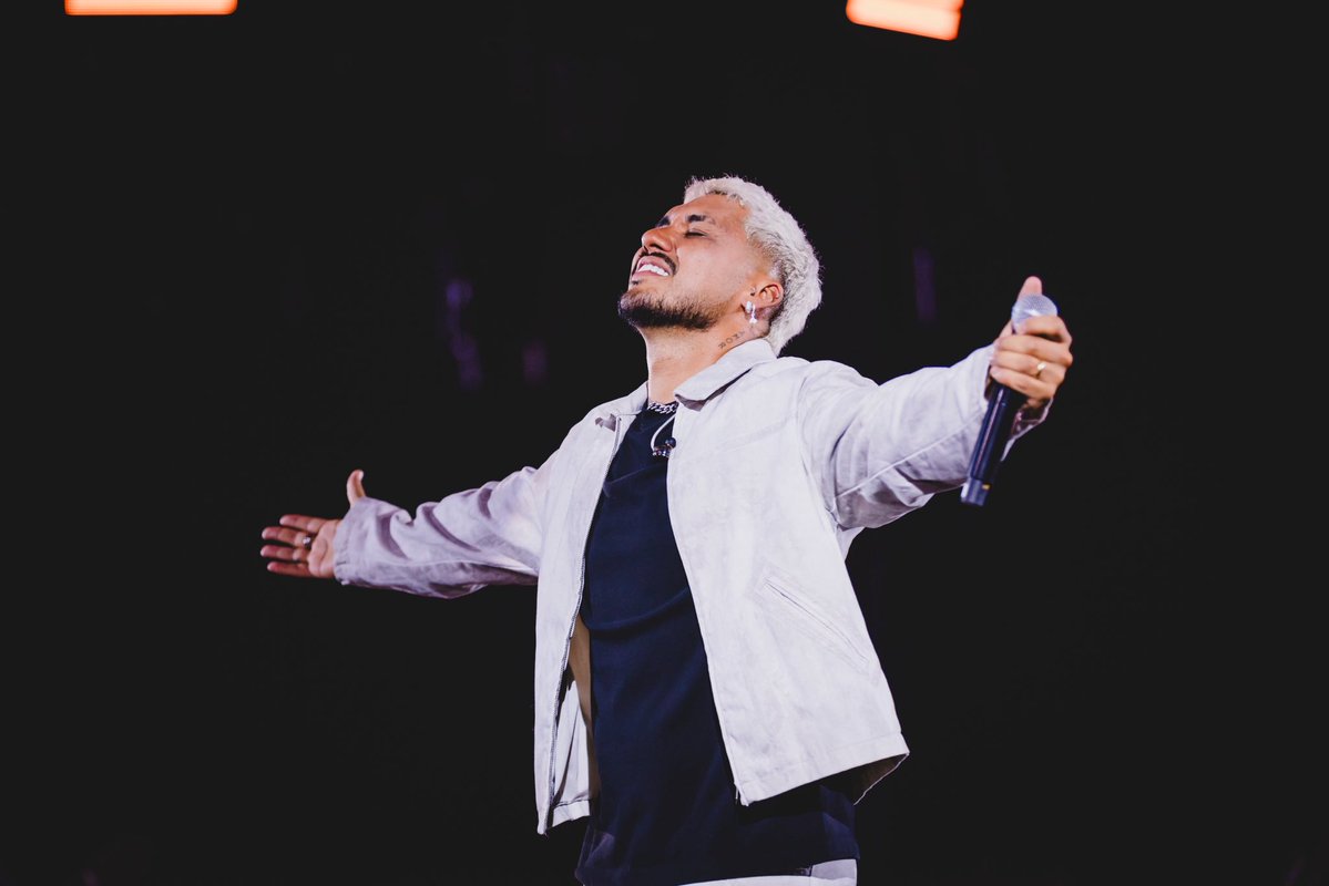 EuRafaeJunior's tweet photo. Hoje é dia do cantor, mas a gente vive isso todo dia. Porque cantar não é uma profissão que você escolhe, é algo que lhe é dado por Deus! ❤️ #rafaejunior
— Dia Internacional do Cantor https://t.co/4bPgkpZlCz