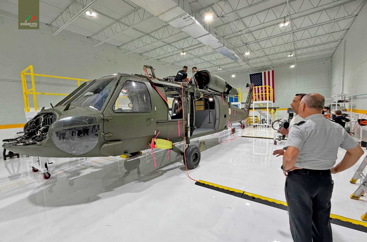 SDA_ar's tweet photo. البرتغال تبرم صفقة لتعزيز قواتها المسلحة بمروحيات “بلاك هوك”
#Portugal #USA #LockheedMartin #Sikorsky #BlackHawk #Helicopters 
@Sikorsky @LMEuropeNews 

https://t.co/rhhHTrMY1f https://t.co/fOc6ZIjl8n