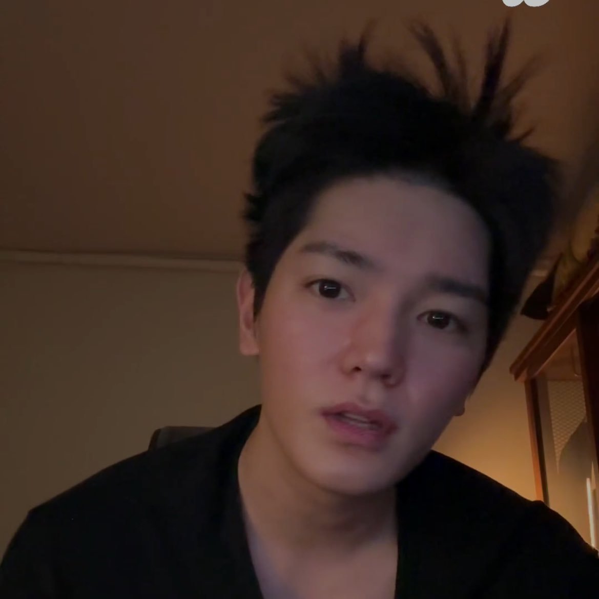 saturday0107__'s tweet photo. นอนนิ่งๆ แต่หลังตื่นหัวเป็นซุปเป้อไซย่าทู้กที ㅋㅋㅋㅋ 
รูปฉุดท้ายรอคอลไซน์ ㅋㅋㅋㅋㅋ https://t.co/RpdYQuDt63