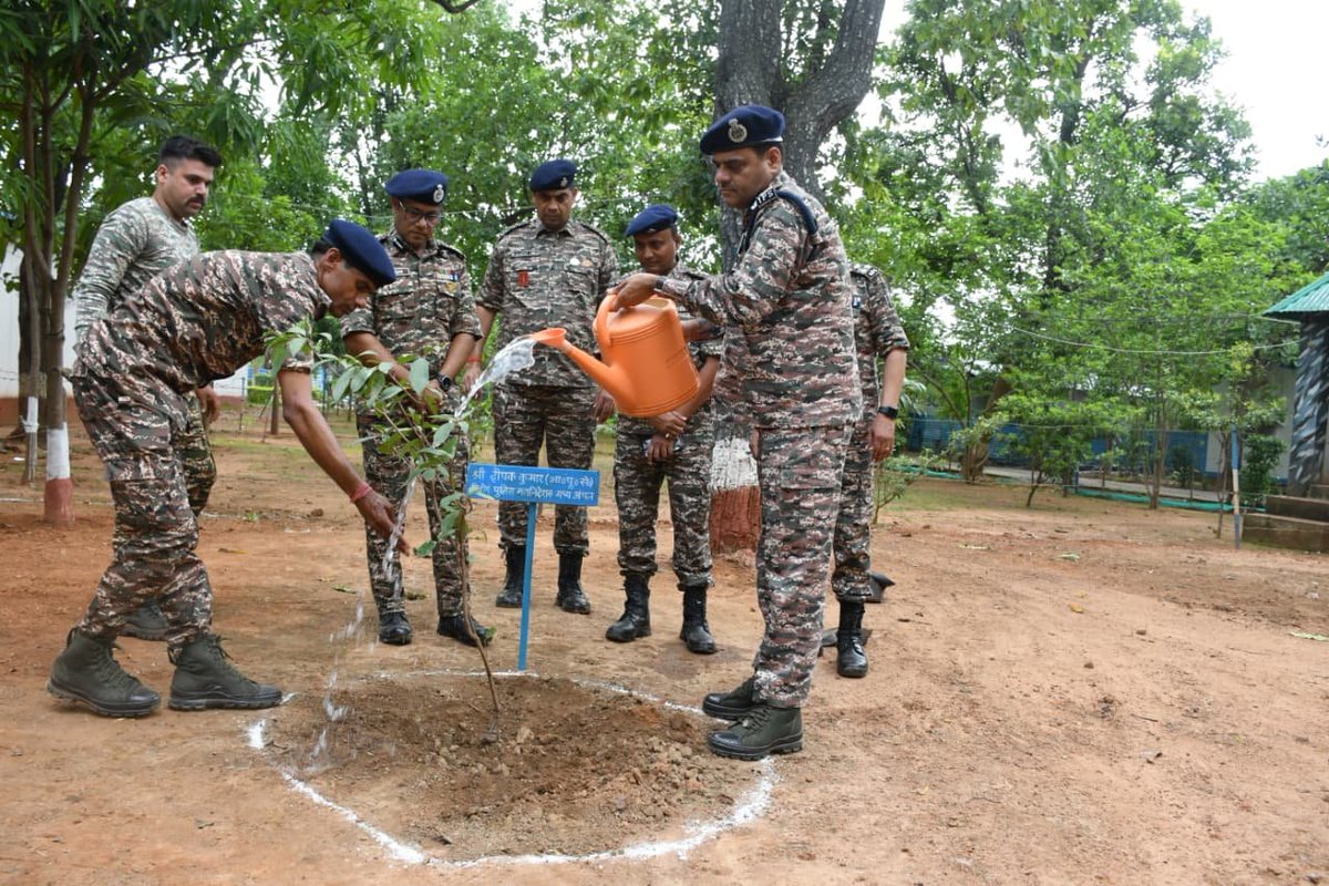 CentralZoneCrpf's tweet photo. Today, 13 July 2026, Shri Deepak Kumar, IPS, Special DG, CRPF Central Zone, along with IG CTG Sector, visited 85 Bn HQ Nayapara, Bijapur (CG). They reviewed operational preparedness, interacted with troops and boosted their morale. 🇮🇳
#CRPF
@crpfindia 
@85BNCRPF  
#Chhattisgarh https://t.co/rp6iczORhr