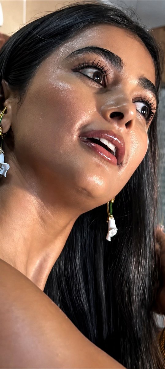 Poojahegde1310's tweet photo. Pooja Hegde's iconic visible nostrils are a detail true fans always notice. https://t.co/9NMgpu8UeL