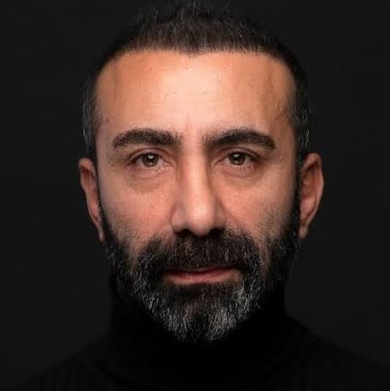 TurkMedyaAjansi's tweet photo. Oyuncu Metin Yıldız'dan, Haluk Levent'e ;

-“Haluk Levent Okul Harçlıklarını Biriktirip Depremzedelere Yollayan Çocukların Parasını Kumara Vermiş..” 
-“Dünyaya Böyle Bir Kansız O.Ç. Daha Gelmemiştir Heralde..”
-“Terörle Yargılanmalıdır.. Teröristten Farksızdır..” https://t.co/jACMdtBngq